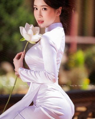 anh ao dai phi bong kheu goi uyen nguyen